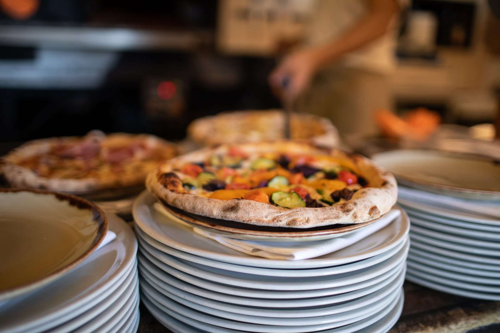 Preparazione pizza al San Mattia di Verona Torricelle (33)